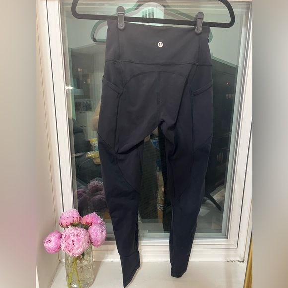 Size 4 Lululemon leggings - Picture 1 of 4